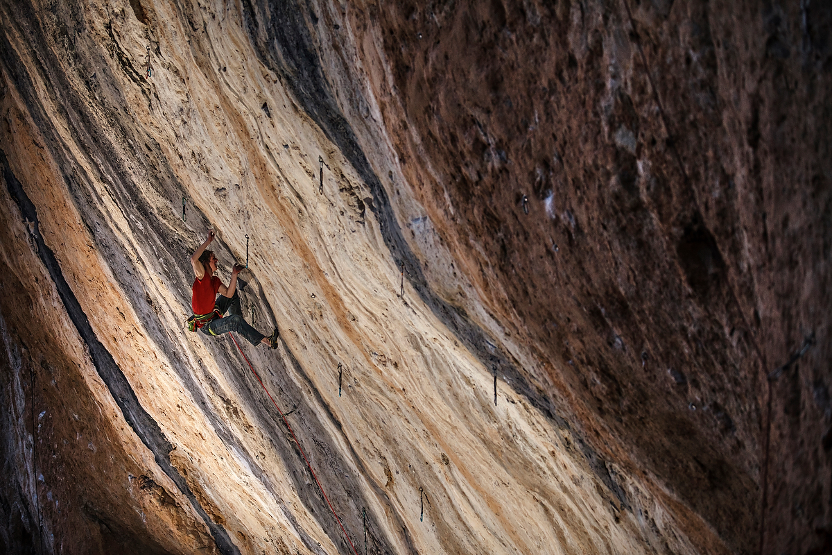 Adam Ondra. "La dura dura" 9b+. Oliana, Spain.