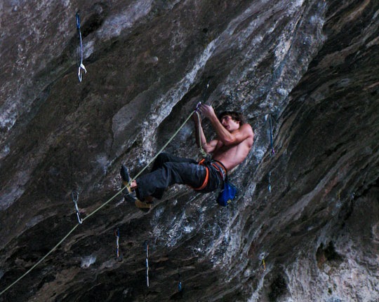 Daniel Woods sending Quenelle Trophy (5.14b) quinelle